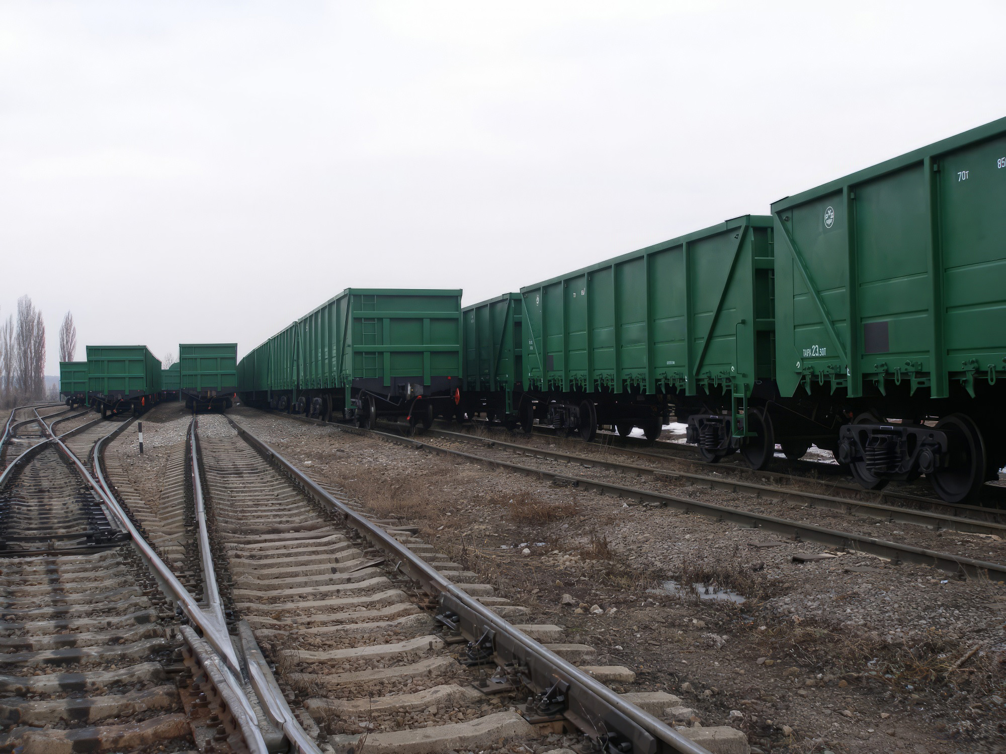 Полувагон цельнометаллический с глухими торцевыми стенками и разгрузочными люками