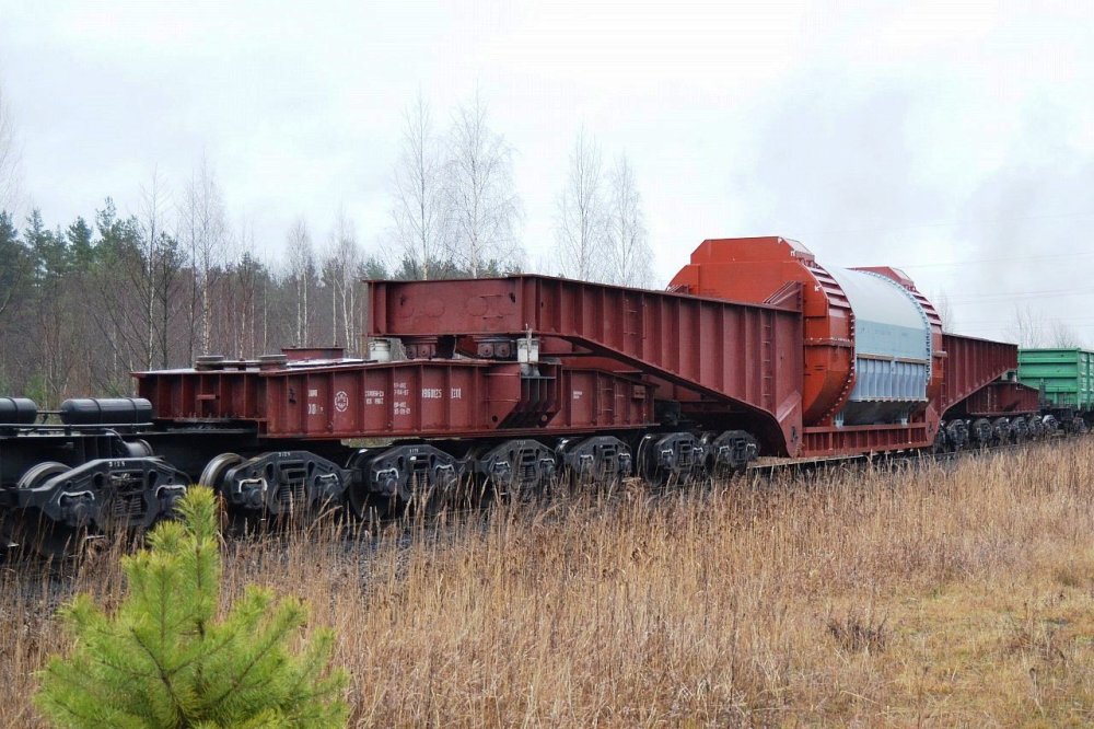 Транспортер железнодорожный сочлененного типа грузоподъемностью 240 т